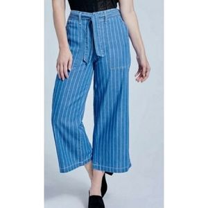 Seven7 Women's wide leg cropped pants Blue & white stripes size 4